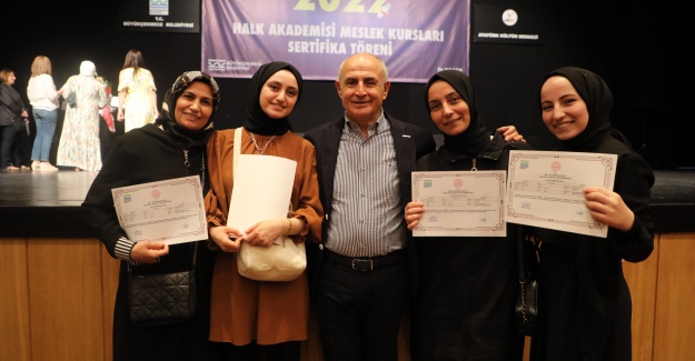 Halk Akademisi’nden 742 öğrenci daha mezun oldu