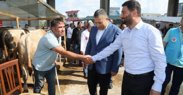 BAŞKAN ÖZTEKİN KURBAN PAZARINI ZİYARET ETTİ