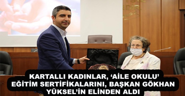 Kartallı Kadınlar, ‘Aile Okulu’ Eğitim Sertifikalarını, Başkan Gökhan Yüksel’in Elinden Aldı