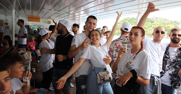 BOĞAZIN MUHTEŞEM MANZARASI GENÇLERİ BÜYÜLEDİ