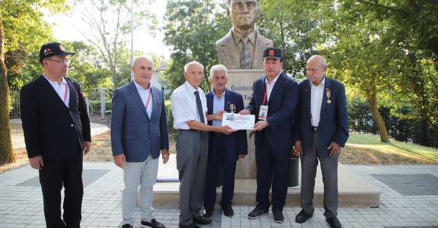GÜNEY KORE'DEN GELEN HEYET KORE GAZİLERİNİN ÖNÜNDE YERE KAPANDI!
