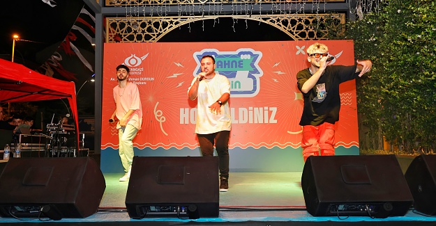 SULTANGAZİ BELEDİYESİ GENÇLERE ''SAHNE SENİN'' DEDİ
