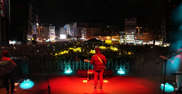 10 Meydanda 10 ücretsiz konser
