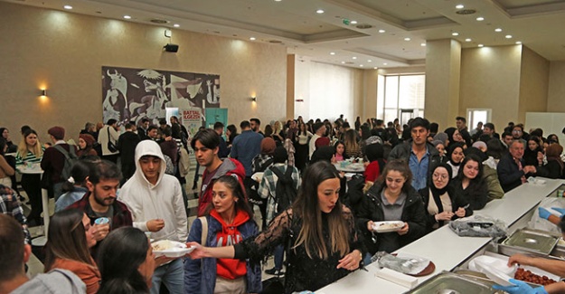 İlgezdi: Geleceğimizin teminatı gençlerimizin yanlarında olmak, dedi.