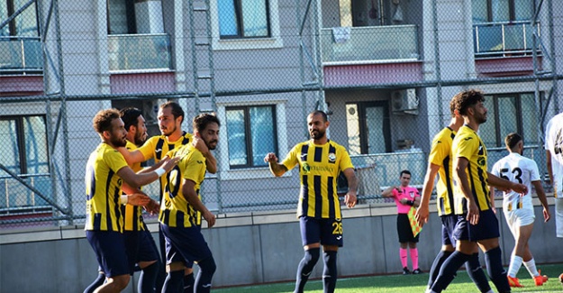 Küçükçekmece Sinopspor liderlik koltuğuna oturdu