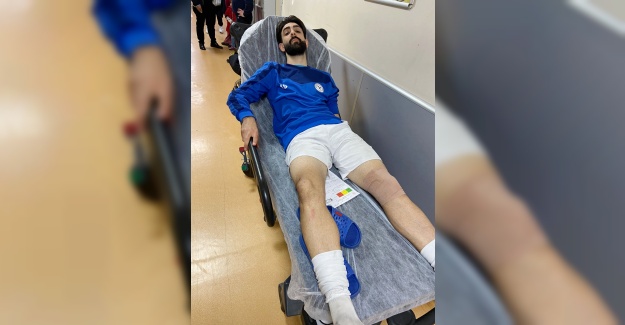 Sefaköy Kartal Sahası'nın zemini oyuncuların sağlığını riske atıyor