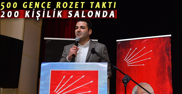 CHP Başakşehir 200 kişilik salonda 500 gence rozet taktı