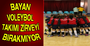 BAYAN VOLEYBOL TAKIMI ZİRVEYİ BIRAKMIYOR