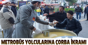 Metrobüs yolcularına çorba ikramı