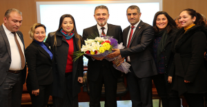 tebrik ve ziyaretleri kabul etmeye başladı