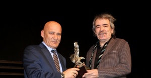 BAŞKAN ALTINOK ÖZ’DEN SELÇUK YÖNTEM’E ONUR ÖDÜLÜ