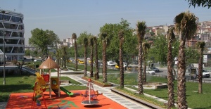 ÇOCUKLAR PARKLARDA GÜVENLE OYNUYOR