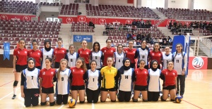 VOLEYBOL MÜSABAKALARI SONA ERDİ
