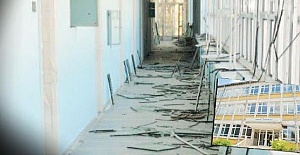 Oksijen Deposu Olan Hastane Bakımsızlıktan Dökülüyor