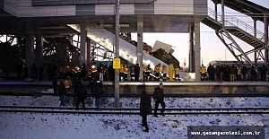 Ankara'da yüksek hızlı tren banliyö treni ile çarpıştı