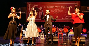 Büyükçekmece’de şarkılar “Cumhuriyet Aşkına” söylendi