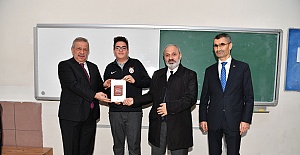 Kitap İnsanı, İnsan Dünyayı Değiştirir.