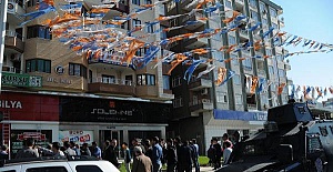 Diyarbakır'da AK Parti binasına saldırı
