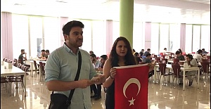 ÜNİVERSİTELİLER ANNELER İÇİN AYAĞA KALKTI