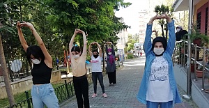 Bağcılarlı kadınlar parkları spor alanına çevirdi