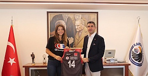 Kartal’ın Gururu Milli Voleybolcudan Başkan Gökhan Yüksel’e Ziyaret