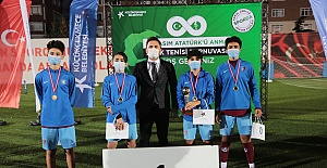 KÜÇÜKÇEKMECE'DE SOSYAL MESAFELİ AYAK TENİSİ TURNUVASI