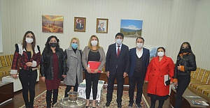8 kadın bir ilke imza attı