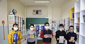 Kartal Belediyesi’nden Hesna Gündeş İlkokulu’na Kitap Bağışı