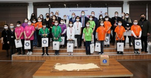 81 İLİ EN HIZLI BULAN ÖĞRENCİLER ÖDÜLLENDİRİLDİ