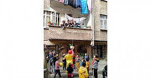 Balkondan yarışıp kazandılar