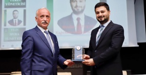 BAŞKAN ÖZTEKİN'E 'EN İYİ YEREL YÖNETİCİ' ÖDÜLÜ
