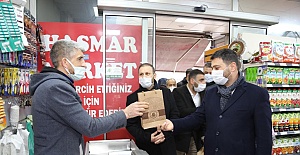 BELEDİYEDEN 7'DEN 70'E HERKESE MASKE VE KOLONYA