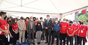 Kartallı öğrencilerden örnek davranış