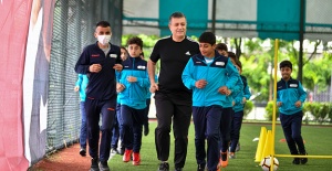 Bozkurt, çocuklarla spor yaptı