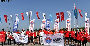 Maltepe sahilde özgürlüğe kürek çektiler