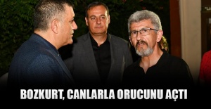 Bozkurt, canlarla orucunu açtı