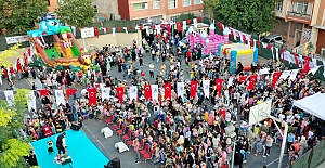 Bayrampaşalı çocuklar festivalde doyasıya eğleniyor
