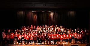 Esenyurt’ta 30 Ağustos oratoryosu göz kamaştırdı