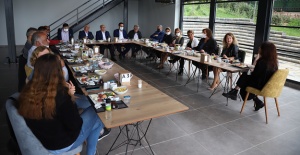 Kartal'da yöneticiler ve STK'lar ile buluştu