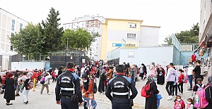 Küçükçekmece’de okul önlerinde sıkı denetim