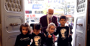 Şişli’de öğrencilerden 10 Kasım marşı