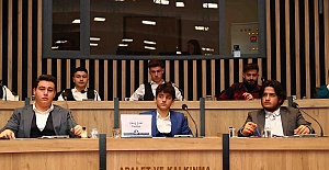 Yarının Türkiye’sinde söz sahibi olmak isteyen gençler kıyasıya yarıştı