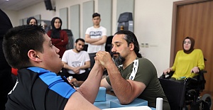 Demir bilekler kozlarını paylaştı