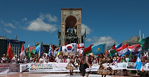 FESTİVALİN RUSYA'NIN UKRAYNA İŞGALİNE  SON VERMESİNİ DİLİYORUZ
