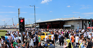 İstanbul’da bayram yoğunluğu: 700 kişilik deniz otobüsüne 1000 kişi bindi