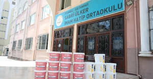 BELEDİYEDEN OKULLARA BOYA DESTEĞİ