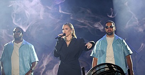Ataşehirde’ki festivalde Hadise rüzgarı esti