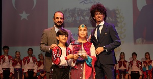 CIOFF genç teşvik ödülü rozetin yolculuğu’nun oldu