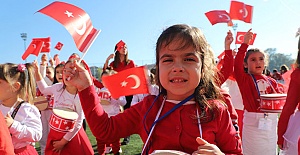 Şükrü Genç: Cumhuriyeti hala en derinden hissediyoruz dedi.