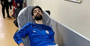 Sefaköy Kartal Sahası'nın zemini oyuncuların sağlığını riske atıyor